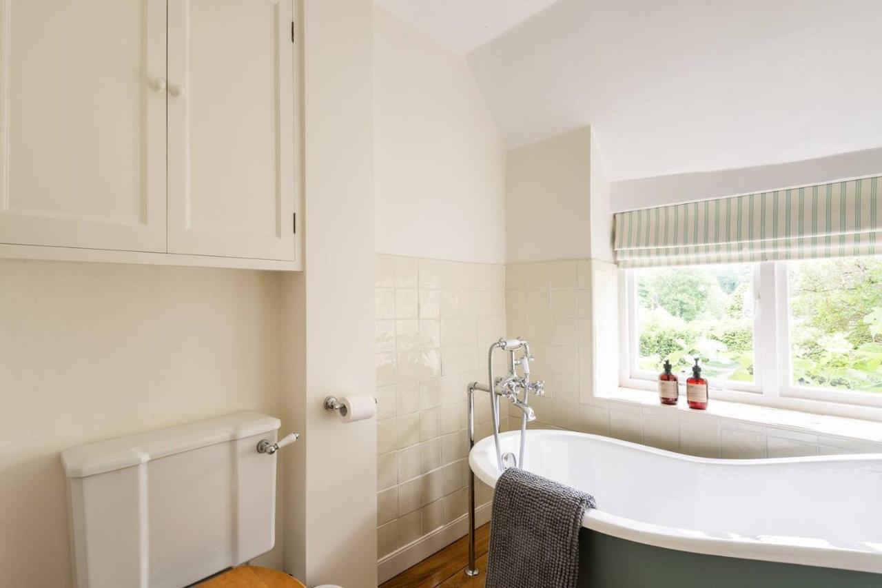Architect Designed Cosy Cotswold Stone Cottage Quenington Exterior foto